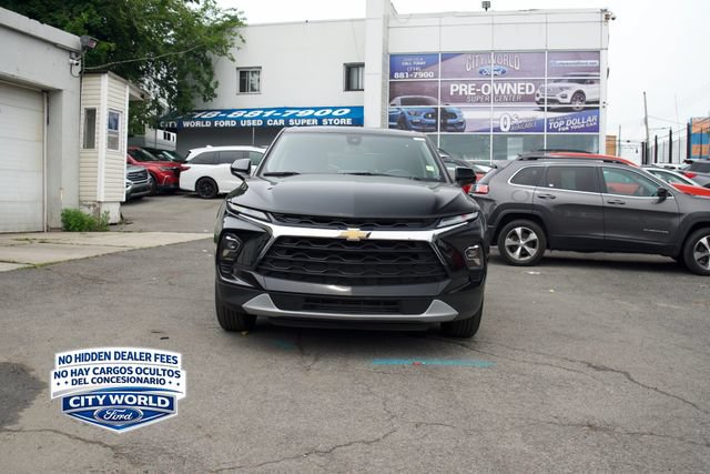 Used 2025 Chevrolet Blazer LT FWD image 2