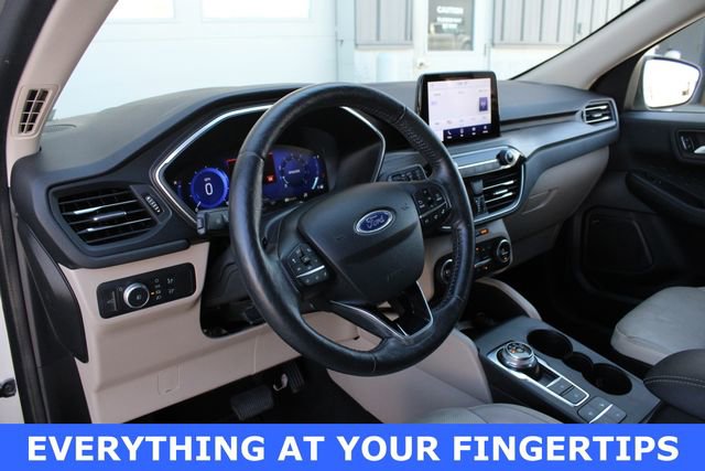 Used 2020 Ford Escape Titanium image 2