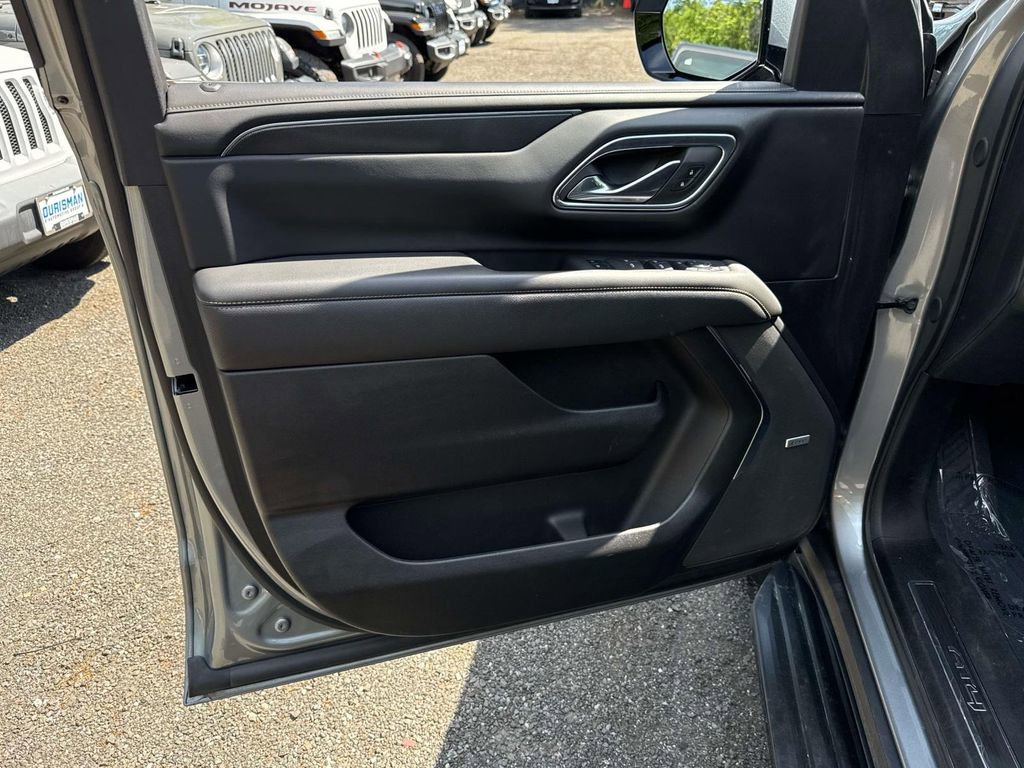 Used 2024 GMC Yukon AT4 w/ Technology Package AWD/4WD image 15