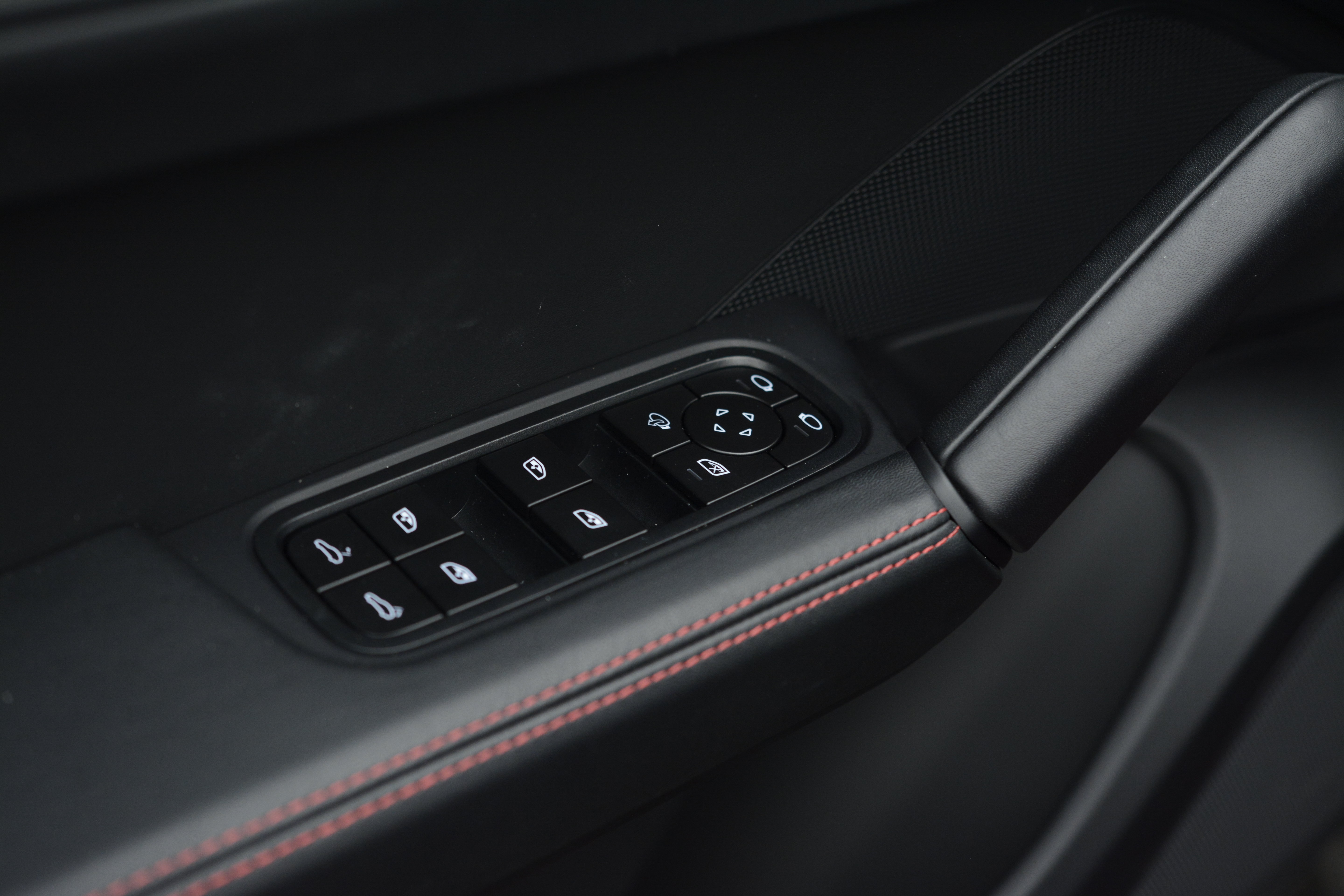 Certified 2025 Porsche Cayenne GTS AWD/4WD image 15