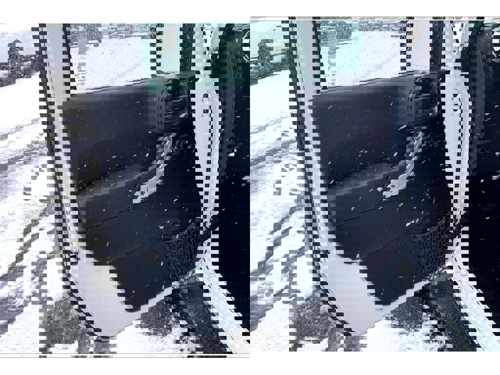 Used 2017 Jeep Wrangler Unlimited Sahara w/ LED Lighting Group image 22