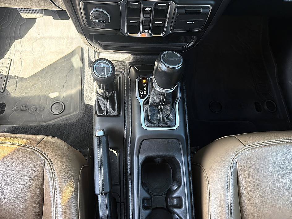 Used 2023 Jeep Gladiator Overland w/ Cold Weather Group AWD/4WD image 18