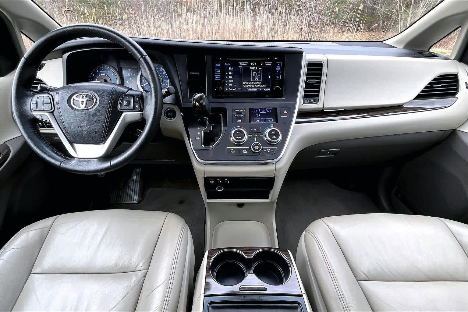 Used 2016 Toyota Sienna XLE w/ XLE Navigation Package image 16