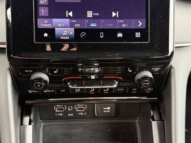 Certified 2025 Jeep Grand Cherokee Laredo X w/ Luxury Tech Group I AWD/4WD image 13