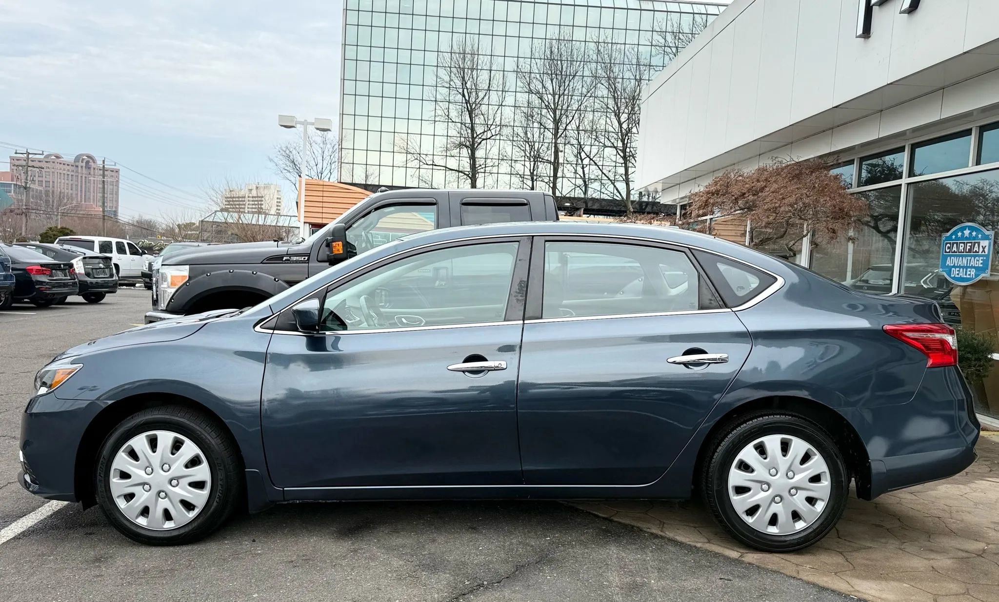 Used 2017 Nissan Sentra SV image 4