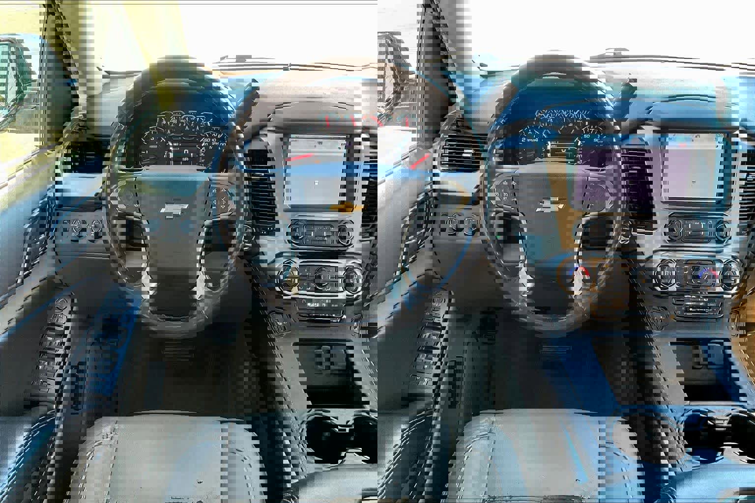 Used 2015 Chevrolet Suburban LT image 6