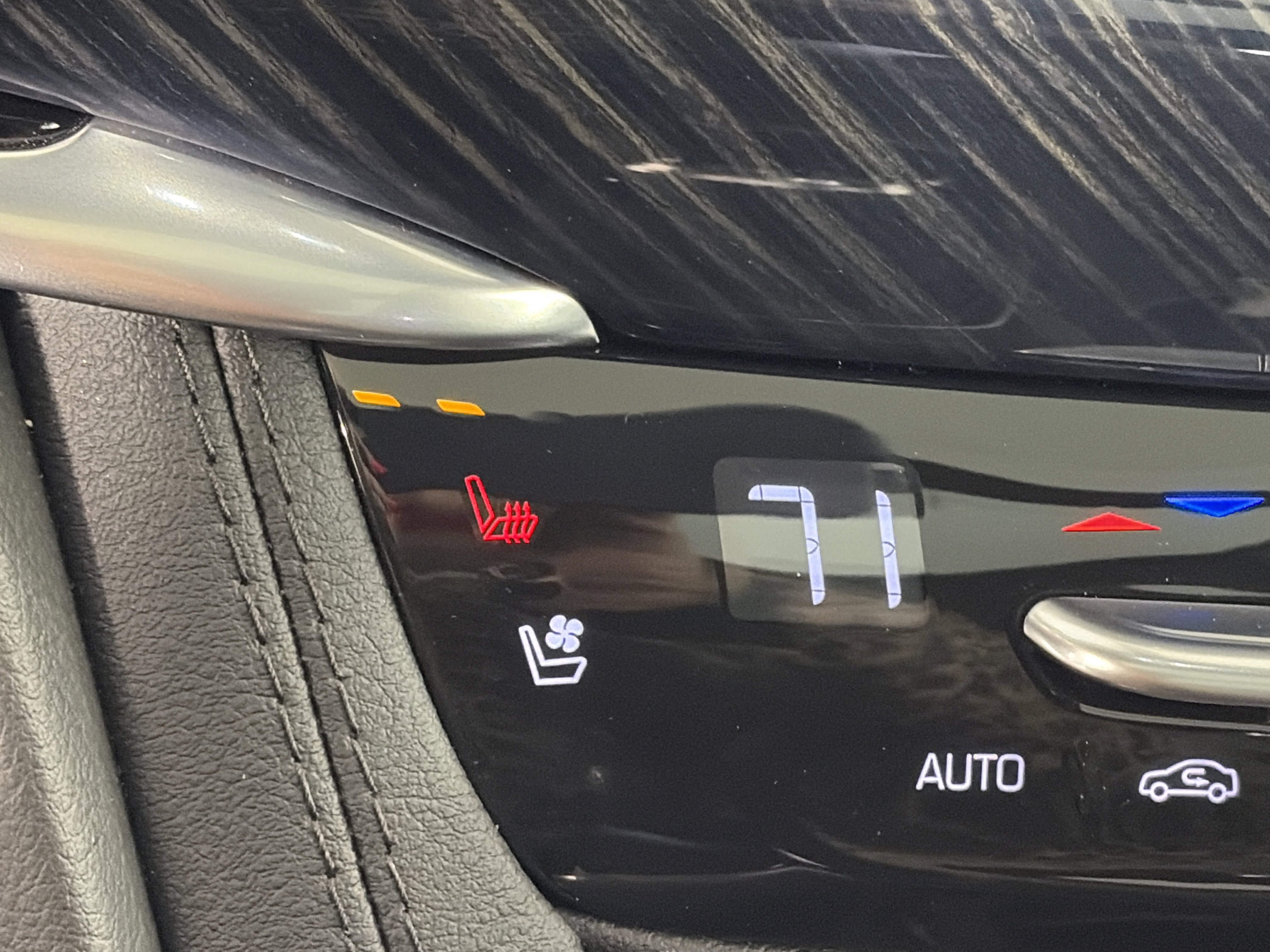 Certified 2024 Cadillac XT6 Premium Luxury w/ LPO, Floor Liner Package image 25