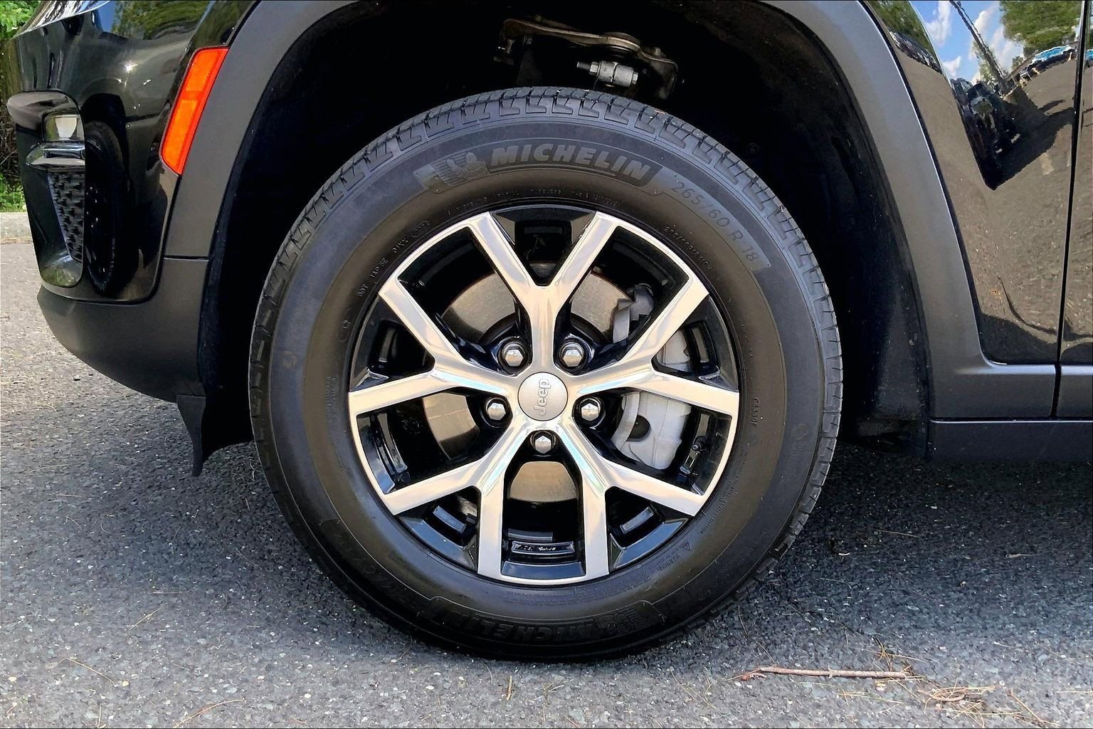 Certified 2024 Jeep Grand Cherokee Limited AWD/4WD image 8