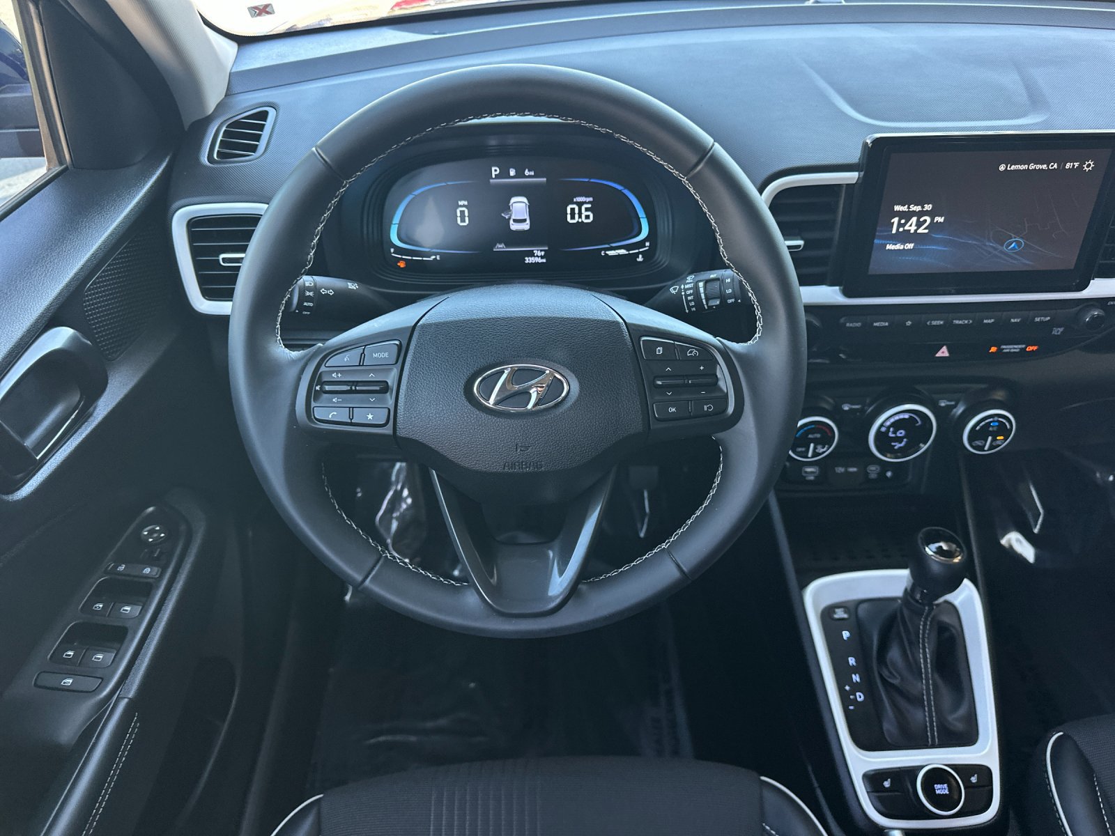 Used 2024 Hyundai Venue Limited FWD image 13