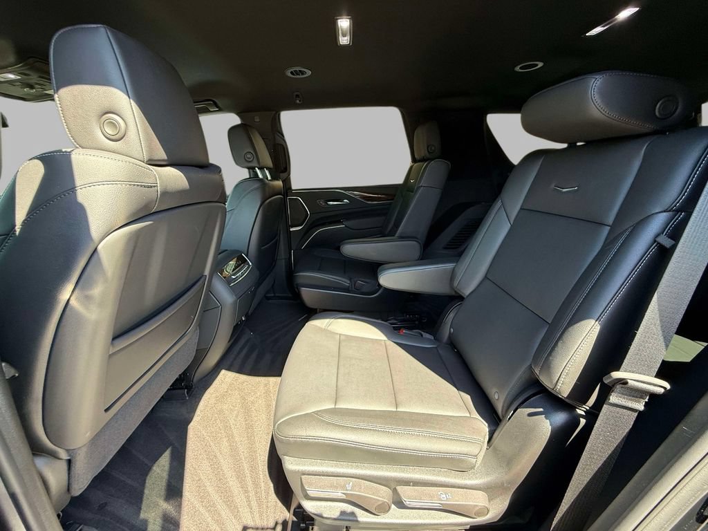 Used 2024 Cadillac Escalade Luxury AWD/4WD image 20