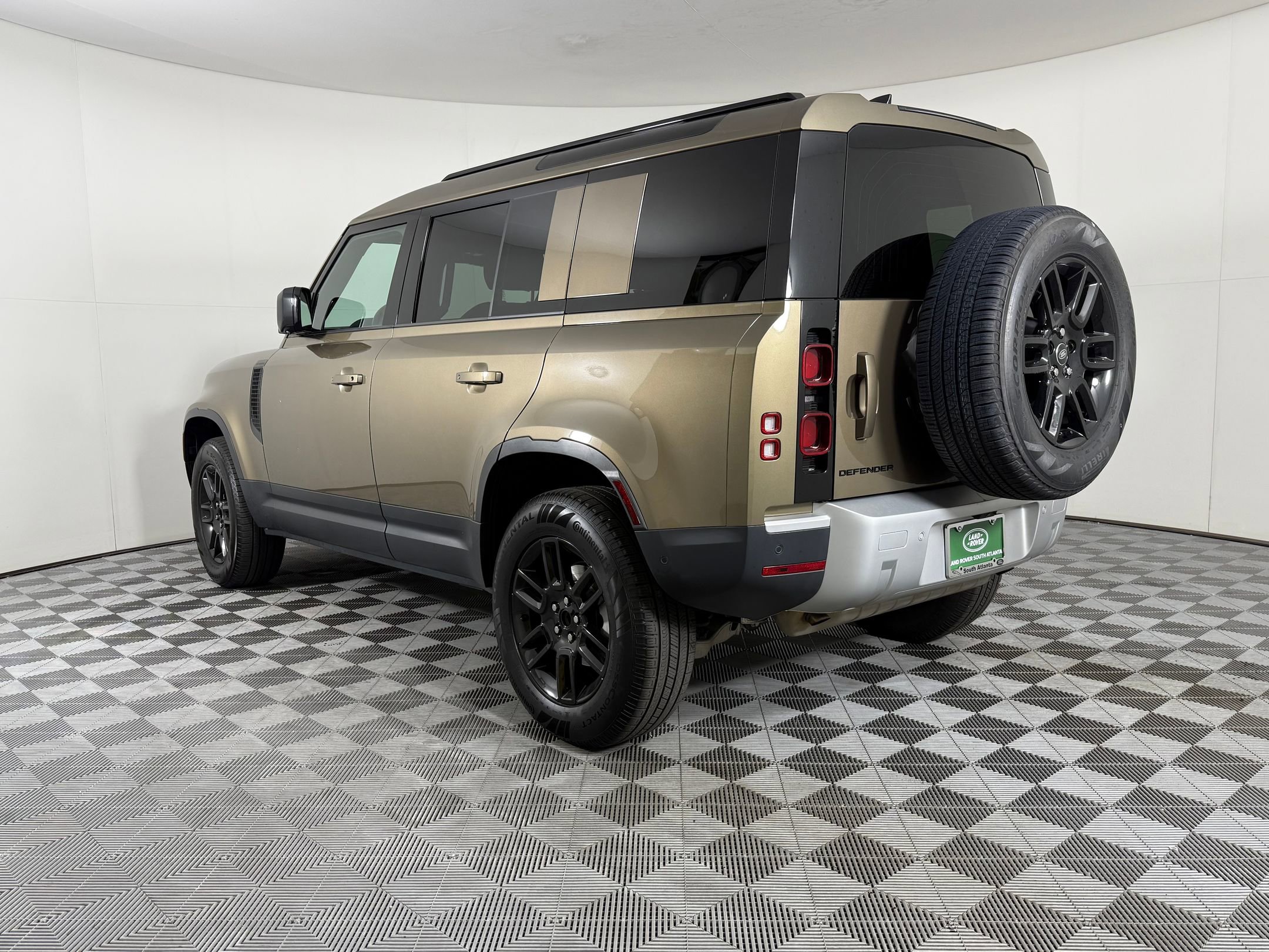 Used 2025 Land Rover Defender 110 S image 3