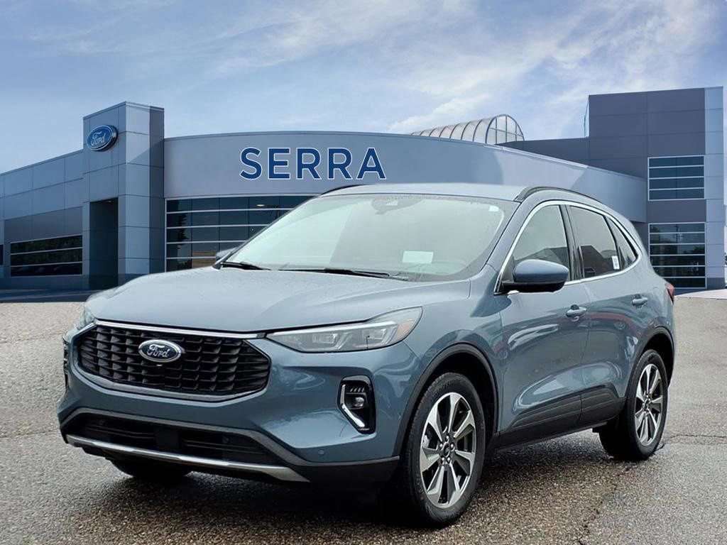 Certified 2023 Ford Escape Platinum w/ Premium Technology Package