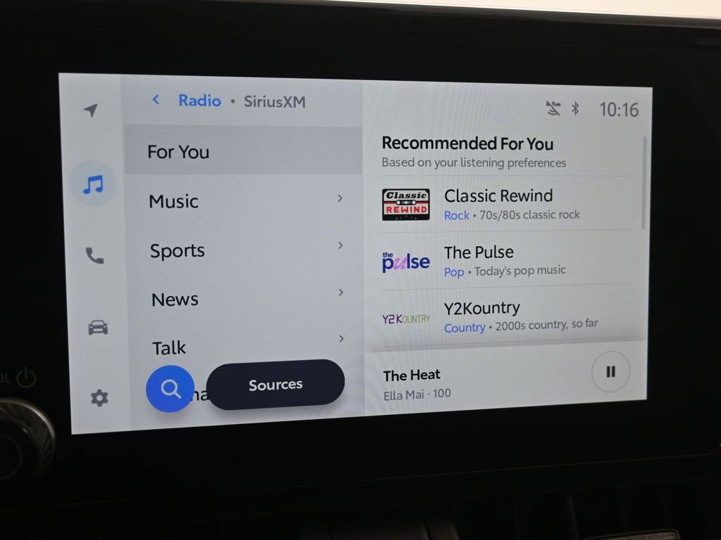 Used 2025 Toyota RAV4 XLE image 18
