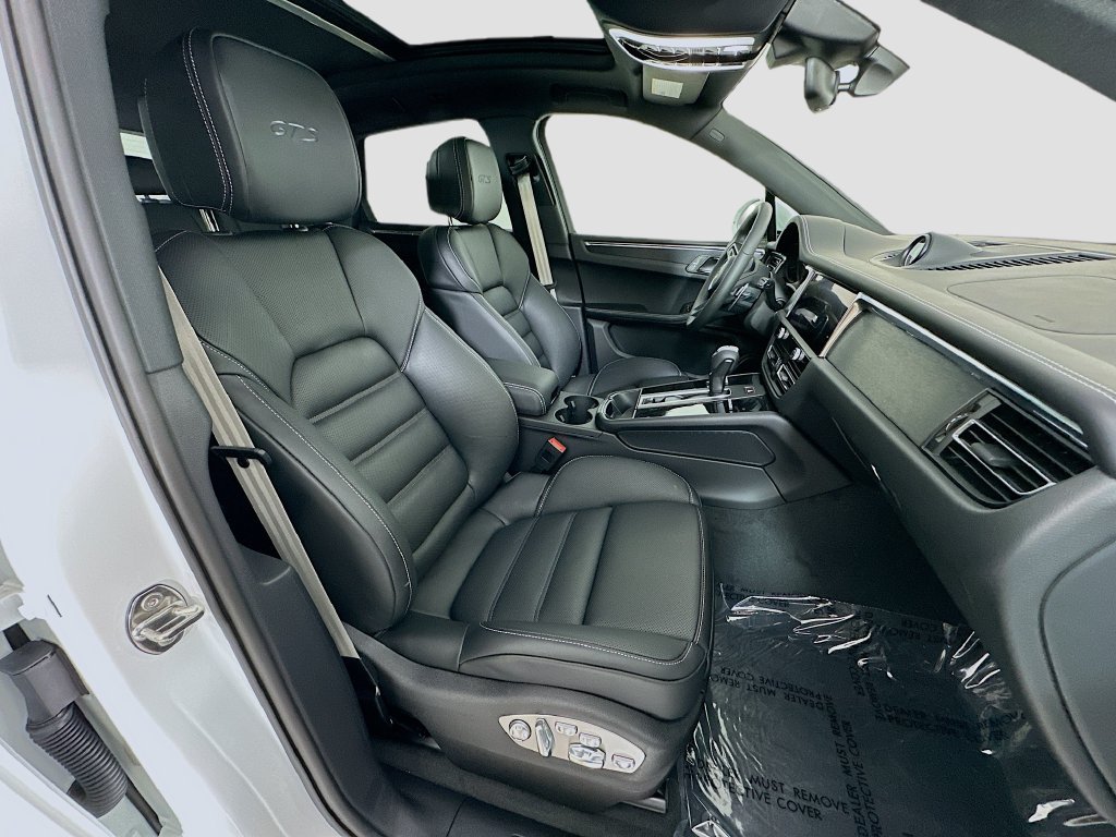 New 2026 Porsche Macan GTS AWD/4WD image 30