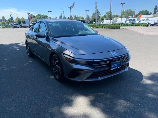 Certified 2025 Hyundai Elantra Limited FWD image 9