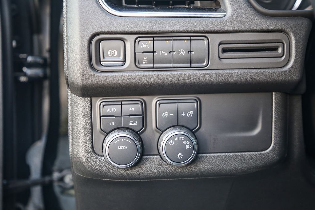 Used 2024 Chevrolet Suburban LS image 27