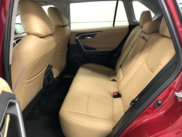 Used 2019 Toyota RAV4 XLE w/ Convenience Package FWD image 26