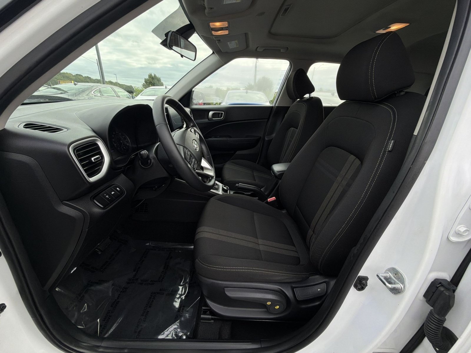 Used 2022 Hyundai Venue SEL FWD image 13