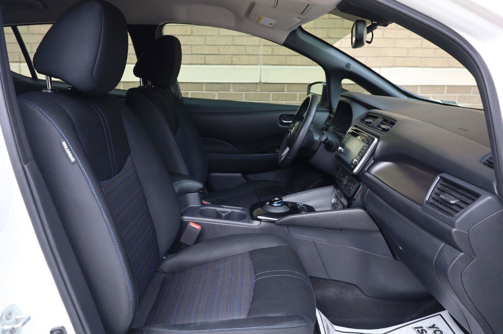 Used 2018 Nissan Leaf SV w/ SV Technology Package FWD image 23