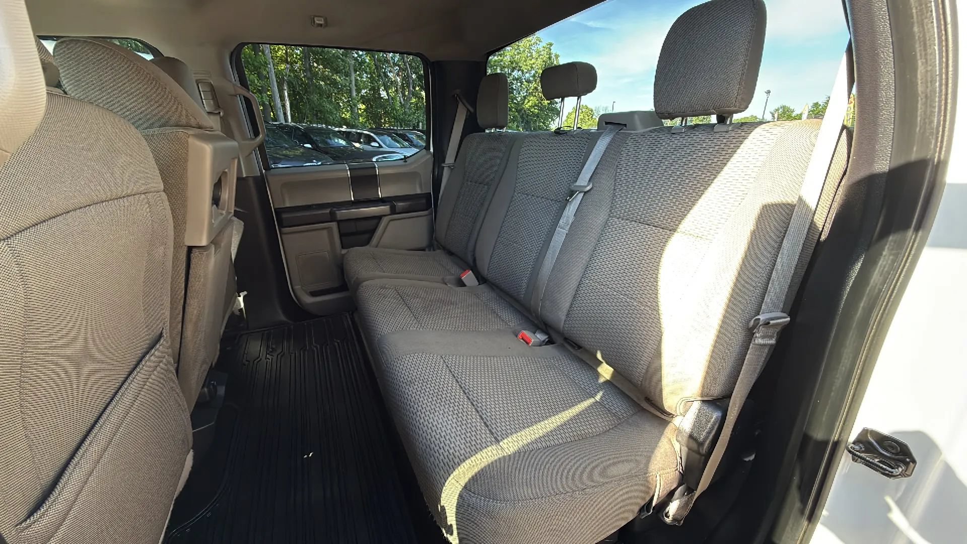 Used 2019 Ford F550 4x4 Crew Cab Super Duty w/ XLT Value Package image 24