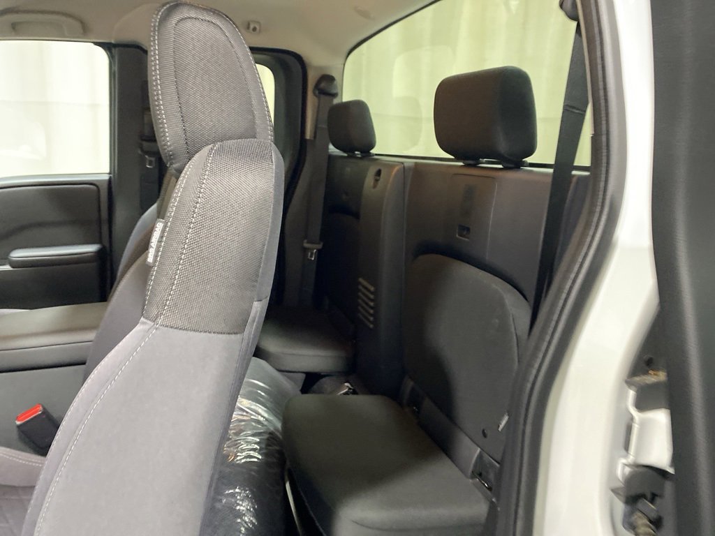 Used 2025 Nissan Frontier SV image 13