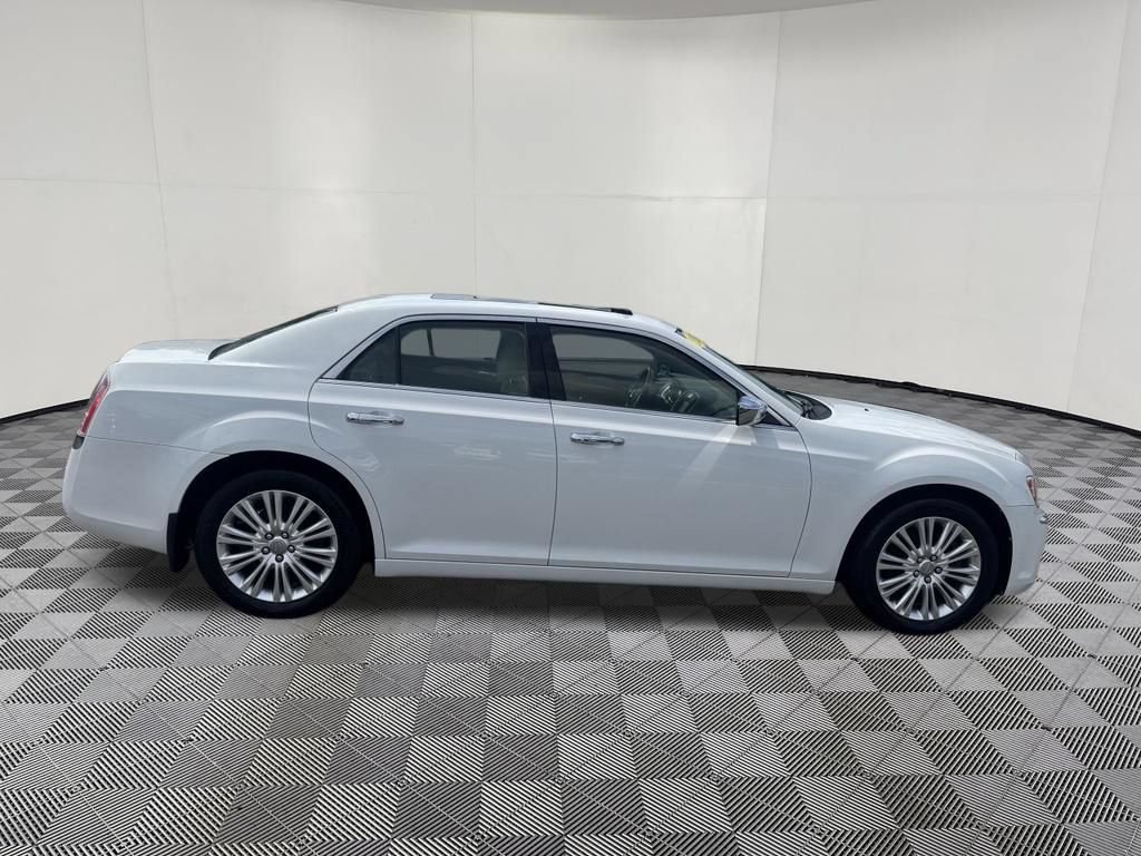 Used 2014 Chrysler 300 C AWD/4WD image 4