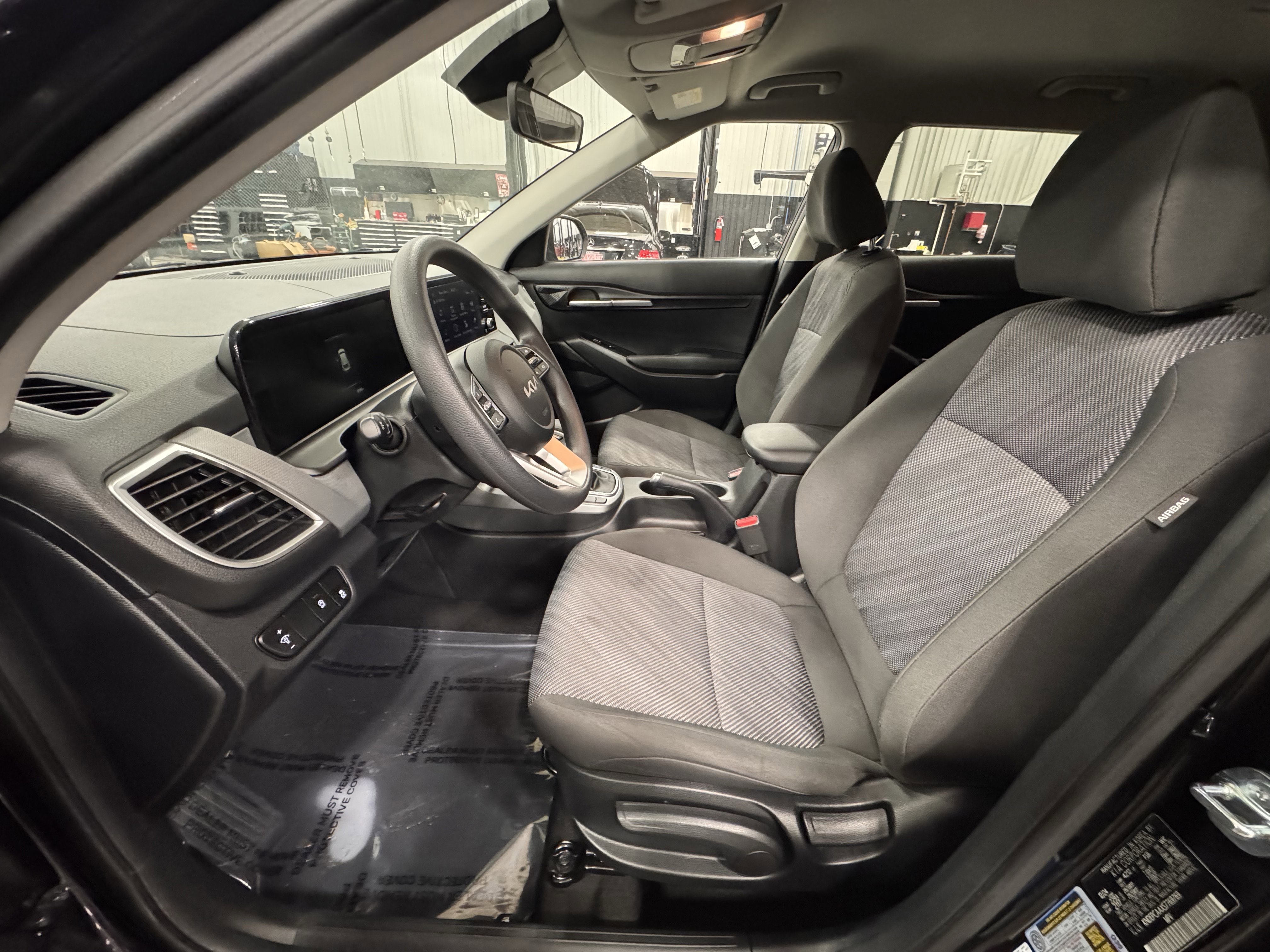 Certified 2025 Kia Seltos LX image 17