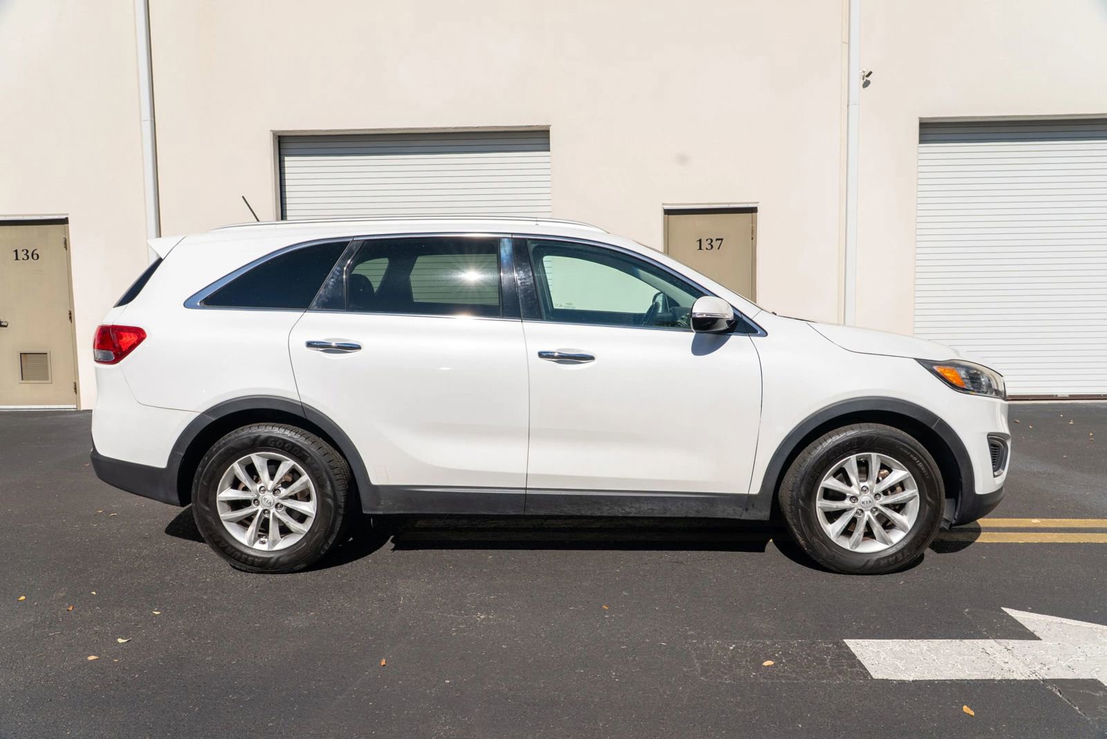 Used 2017 Kia Sorento LX image 4
