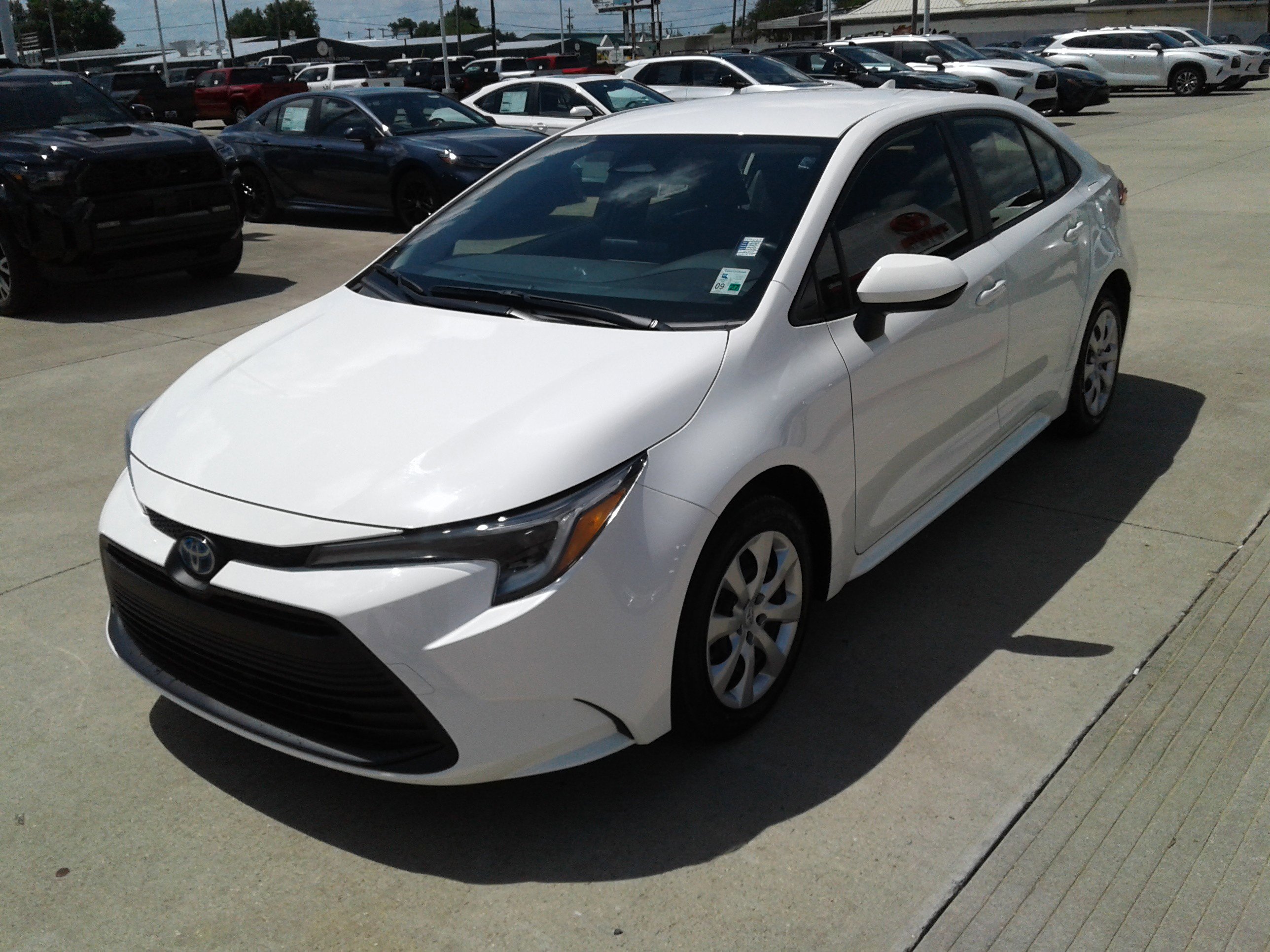 Used 2025 Toyota Corolla LE image 3