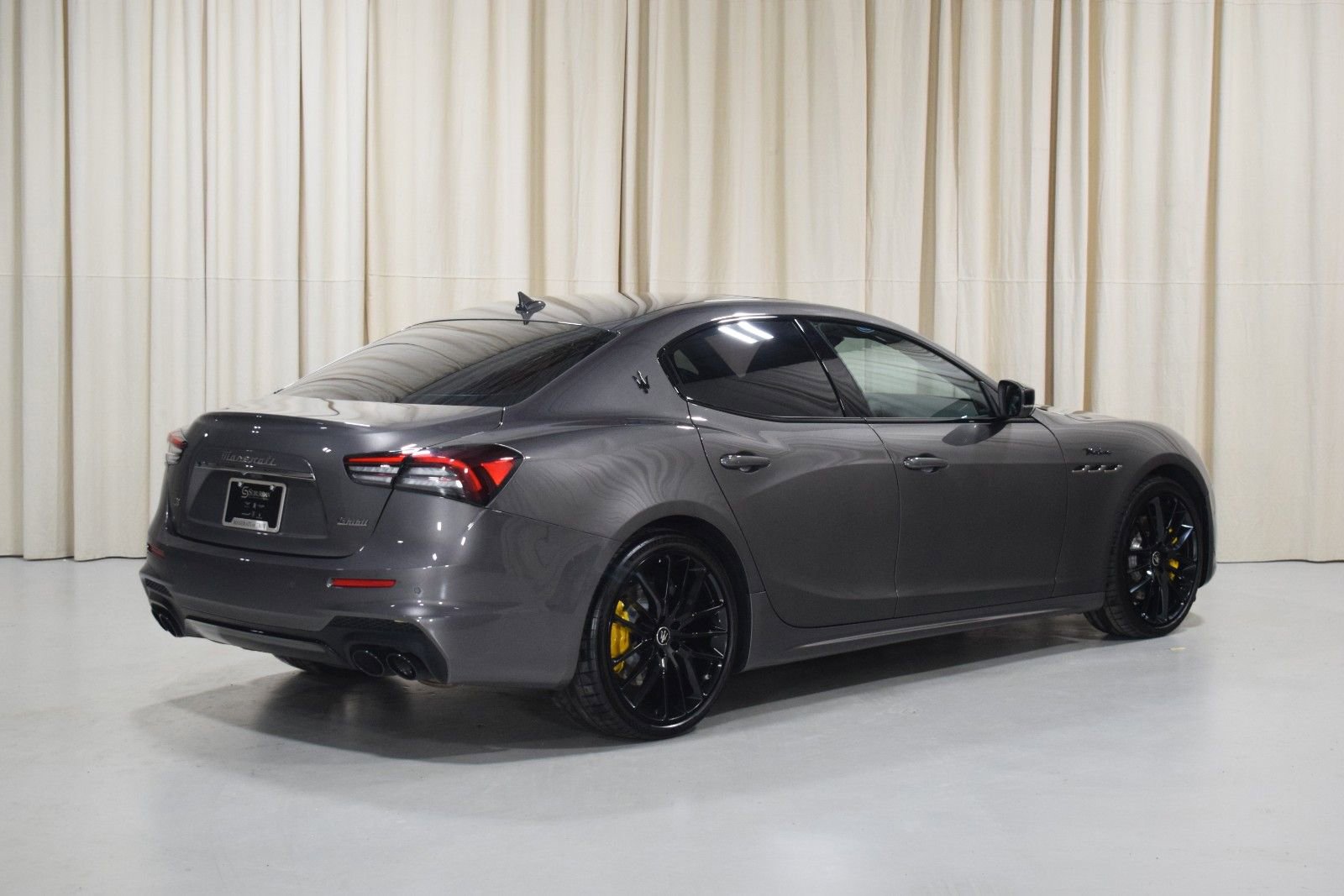 Certified 2023 Maserati Ghibli Modena Q4 AWD/4WD image 10