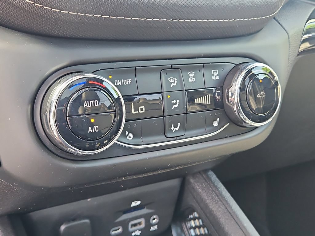 Used 2023 Chevrolet TrailBlazer ACTIV w/ Sun and Liftgate Package AWD/4WD image 33