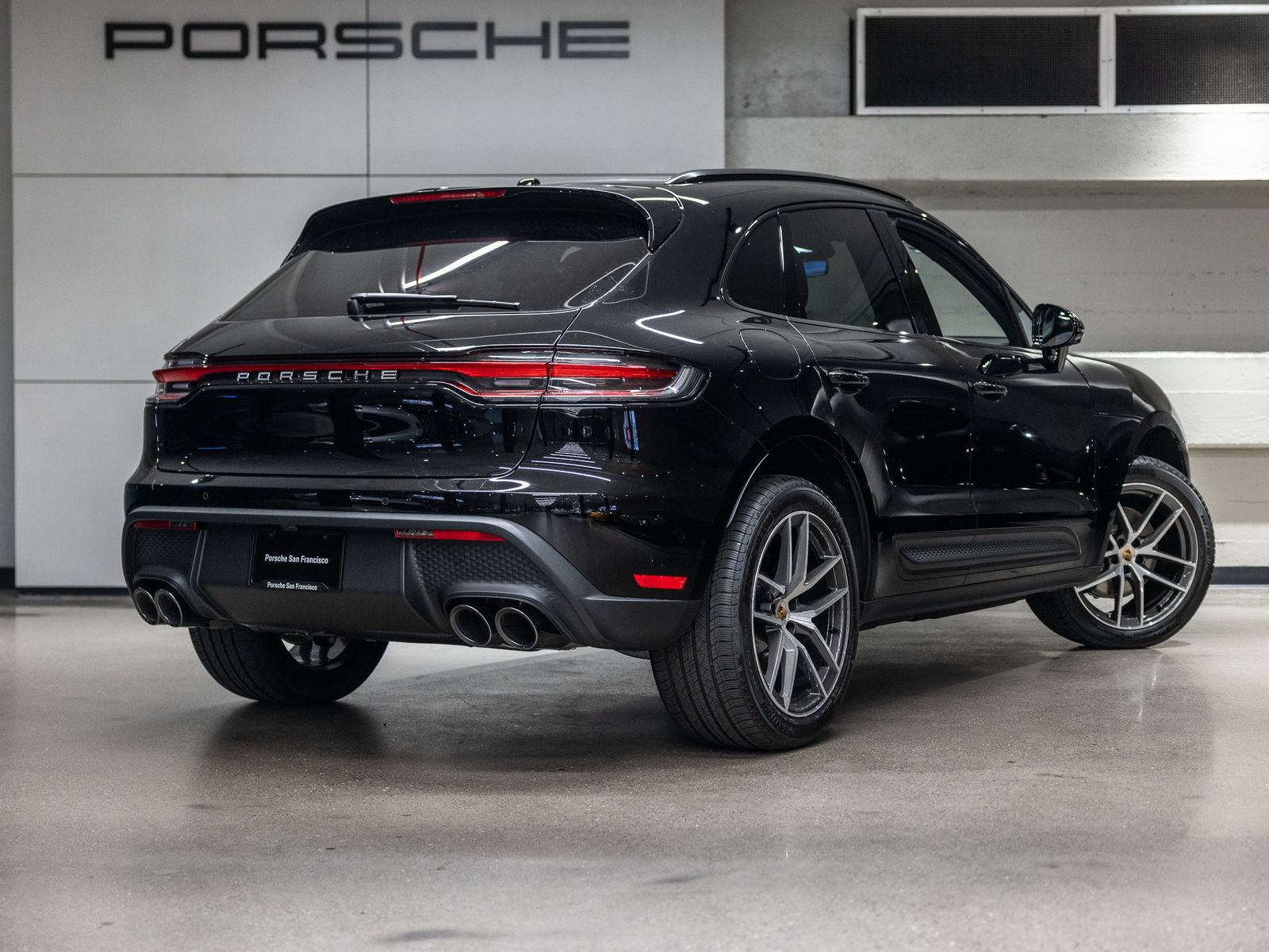 Certified 2026 Porsche Macan AWD/4WD image 8
