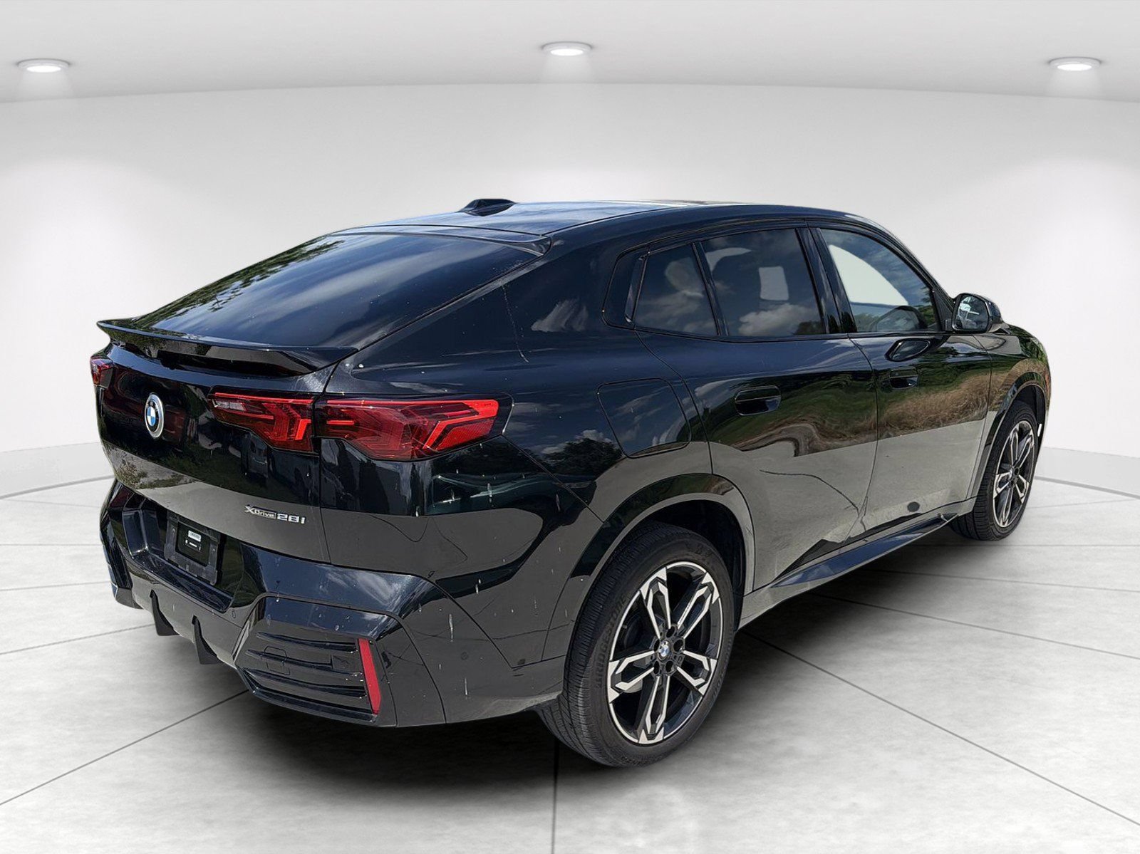 Certified 2025 BMW X2 xDrive28i AWD/4WD image 4