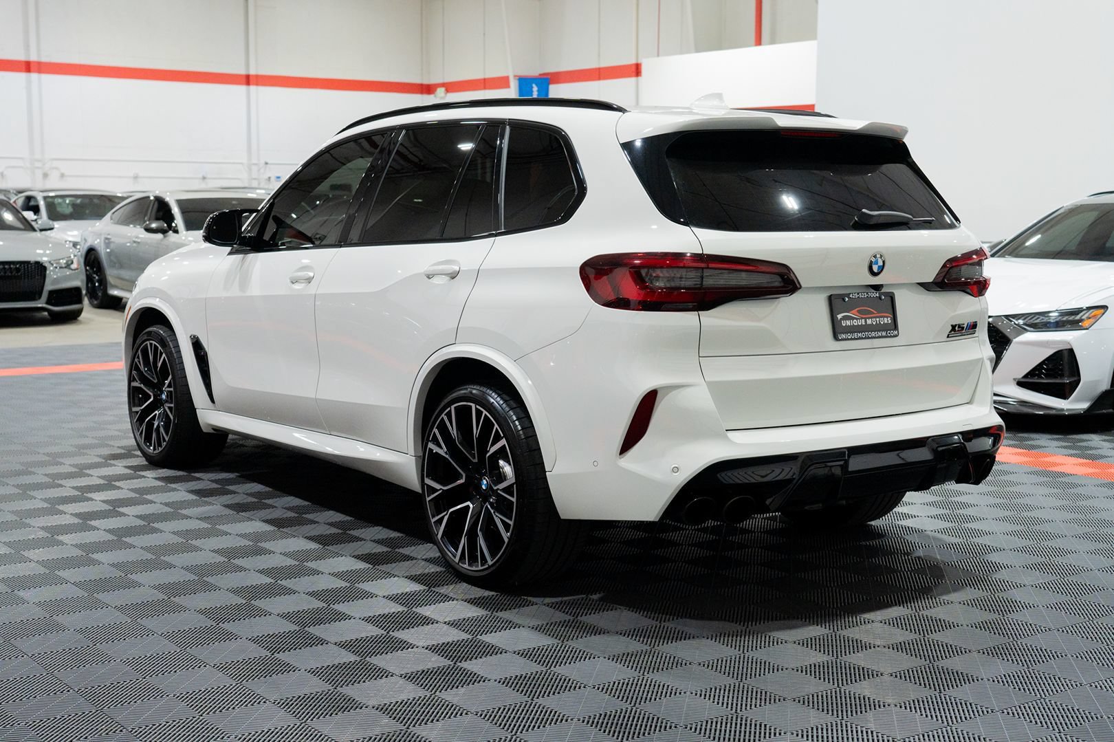 Used 2021 BMW X5 M w/ Competition Package AWD/4WD image 4