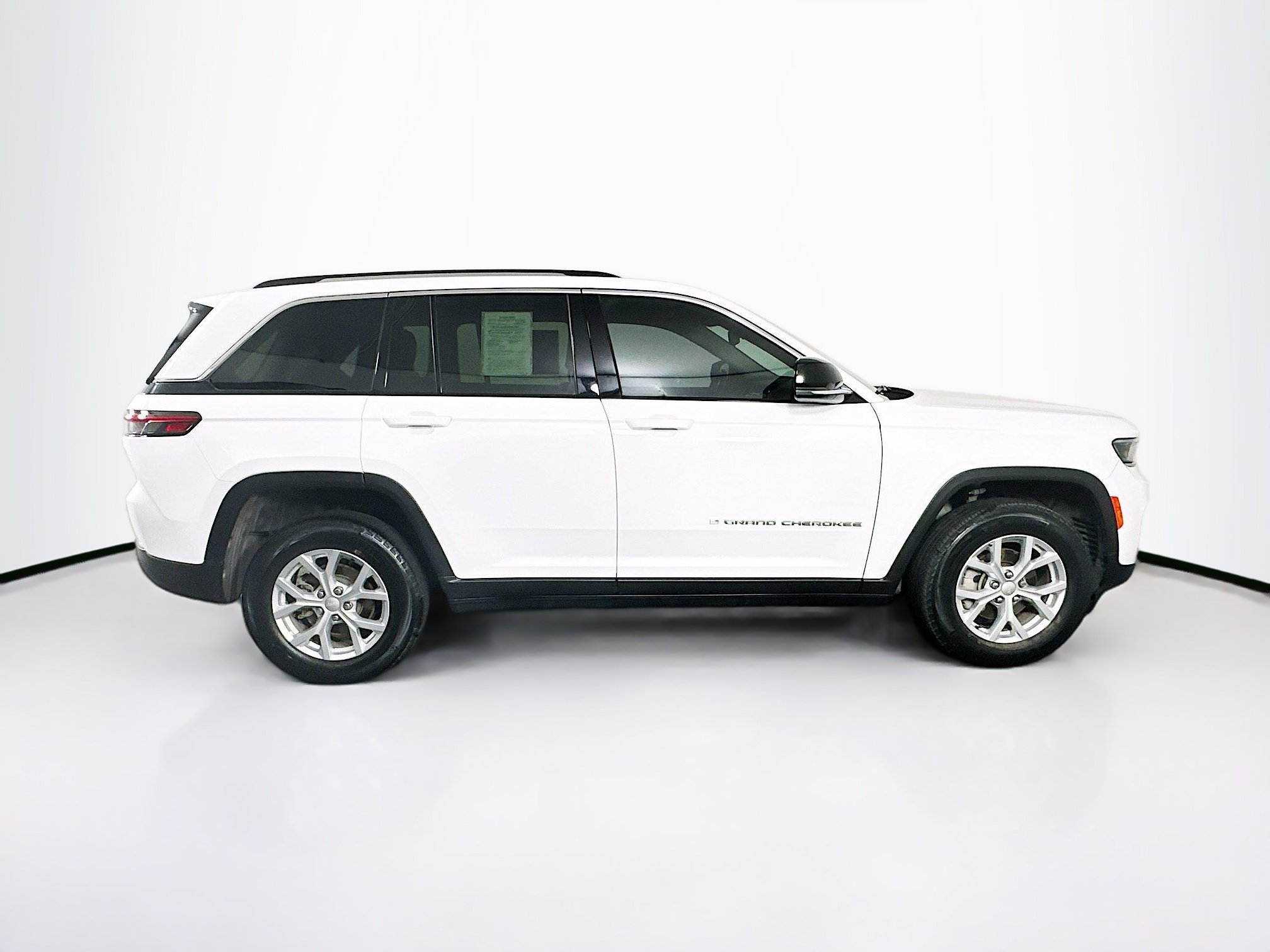 Used 2023 Jeep Grand Cherokee Limited RWD image 10