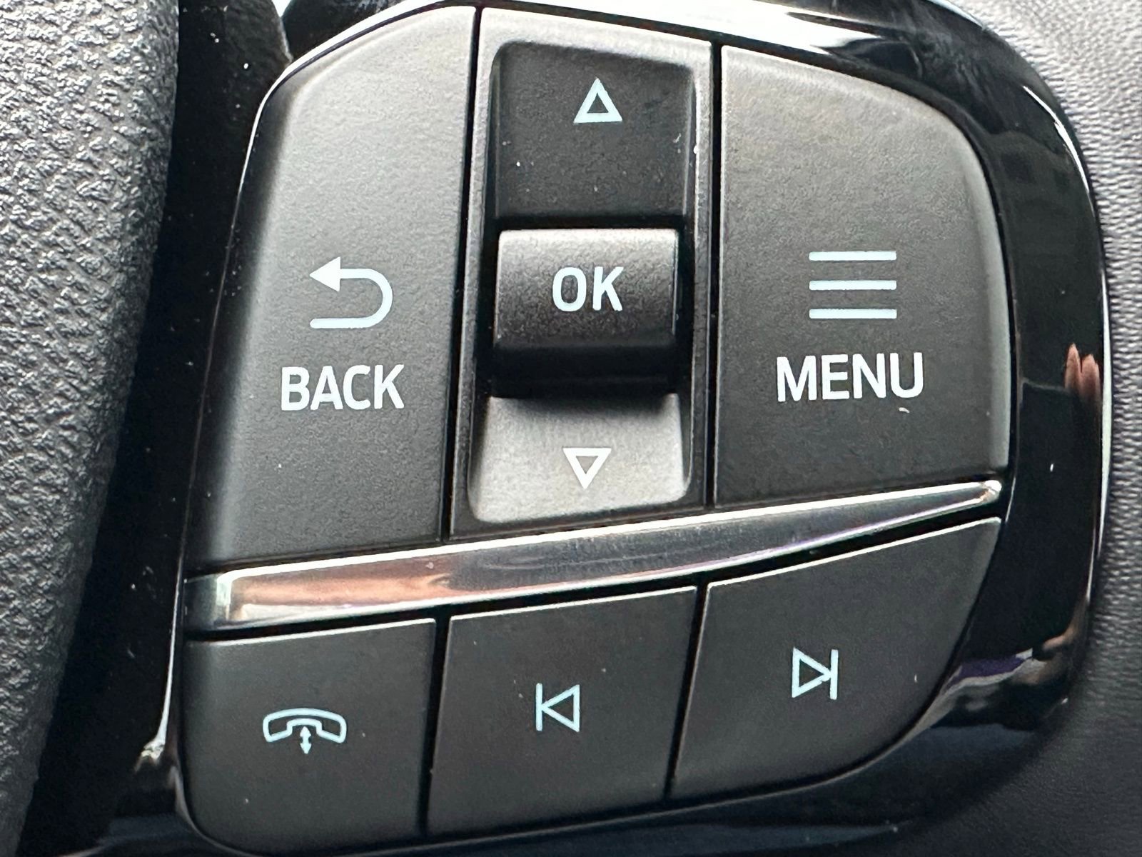 New 2025 Ford Escape SE image 14