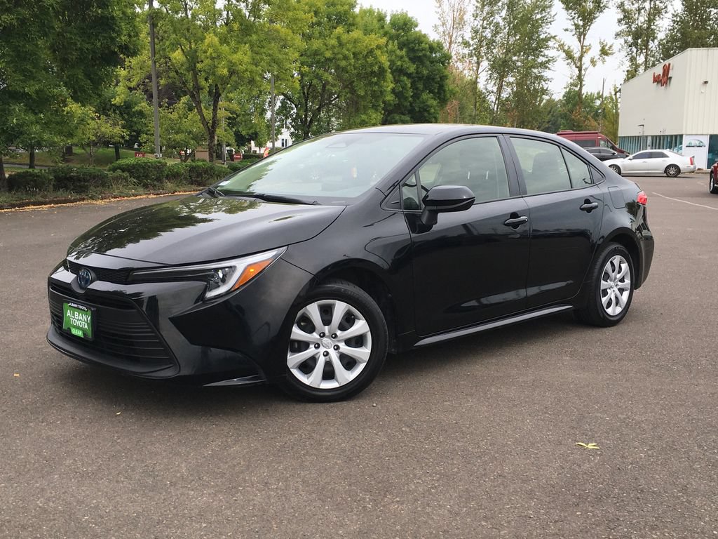 Used 2024 Toyota Corolla LE FWD image 1