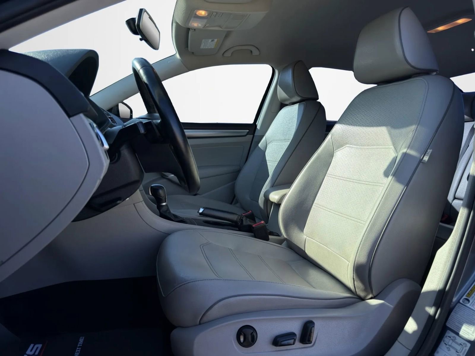 Used 2017 Volkswagen Passat 1.8T R-Line w/ R-Line Lighting Package image 11