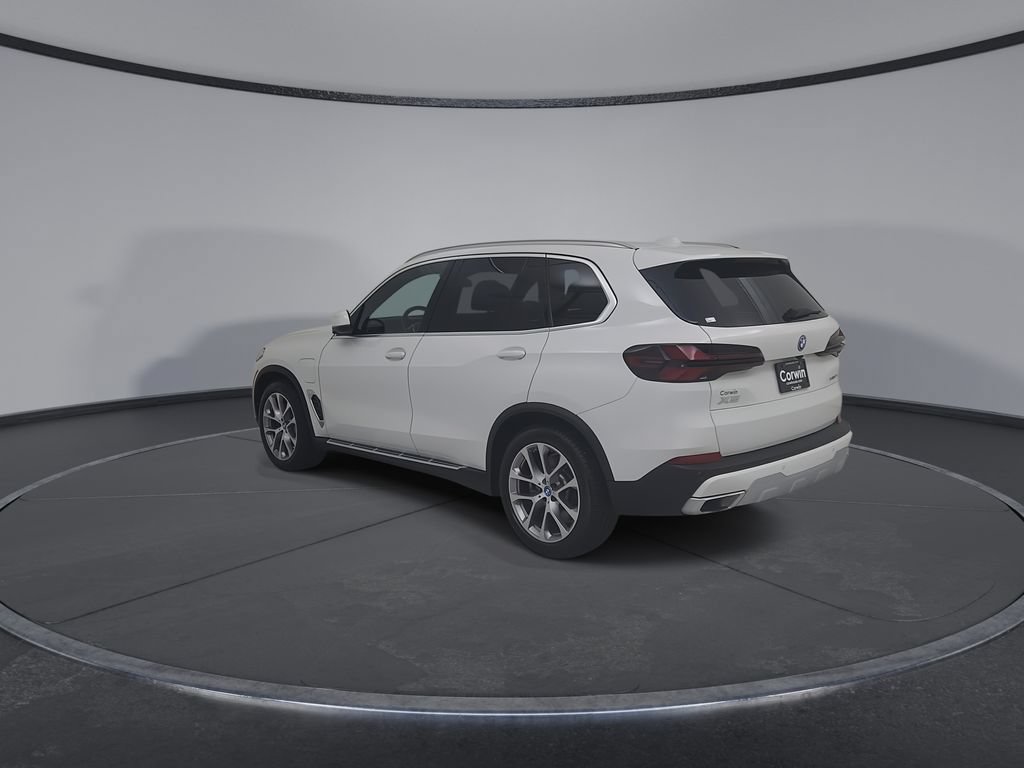 Used 2025 BMW X5 xDrive50e AWD/4WD image 12