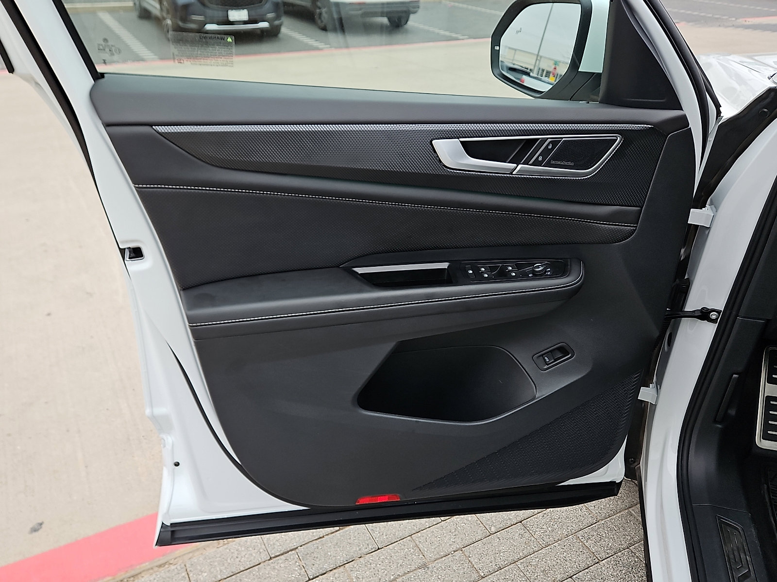 Used 2025 Volkswagen Atlas Cross Sport SEL Premium R-Line image 14