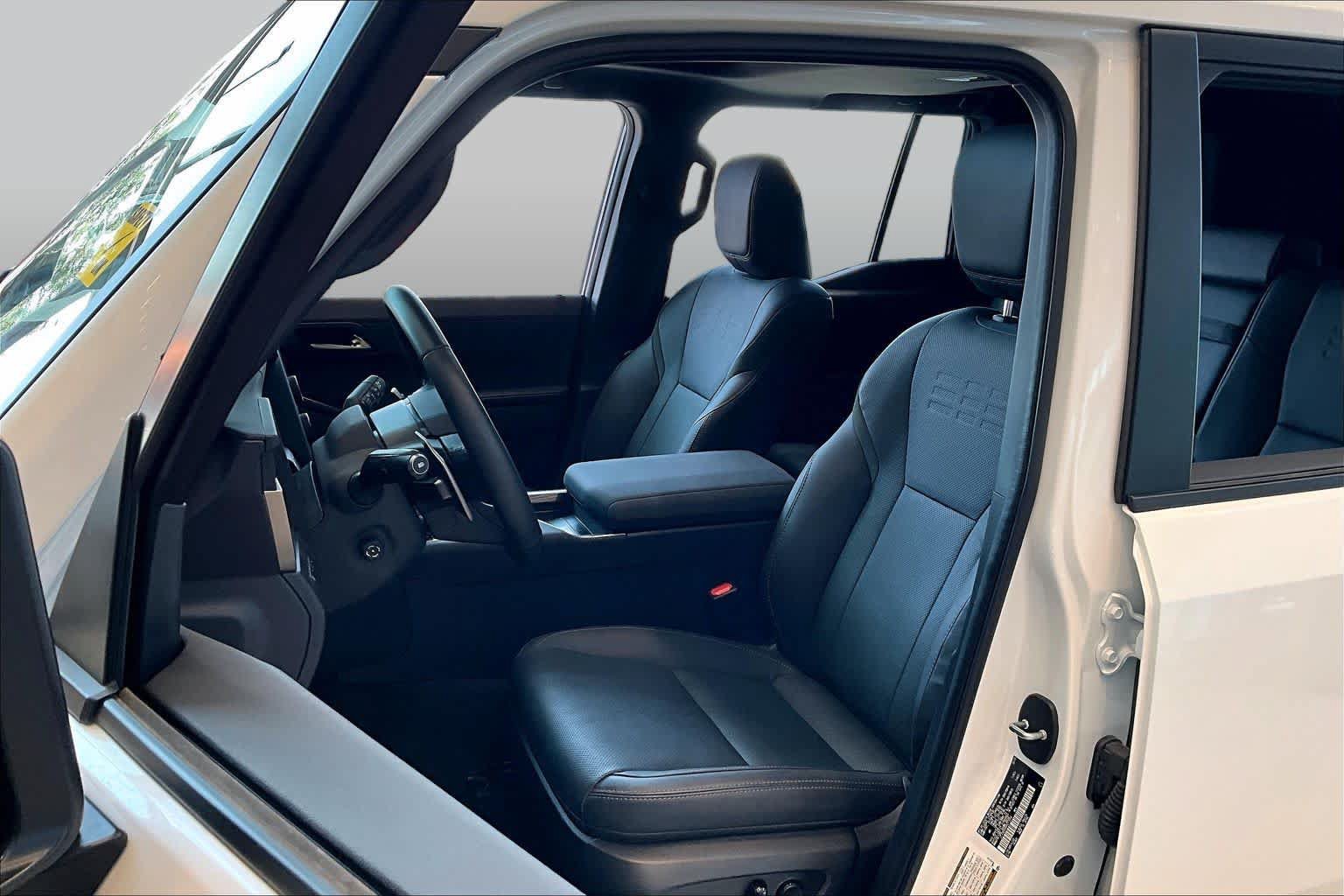 Used 2024 Lexus GX 550 AWD/4WD image 7