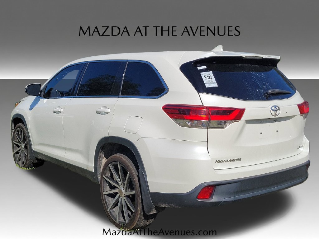 Used 2019 Toyota Highlander Plus AWD/4WD image 22