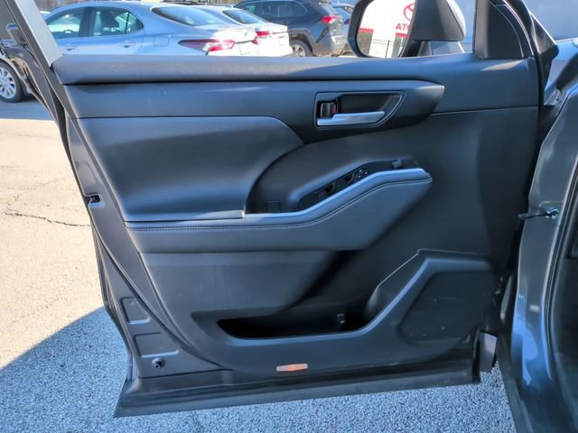 Used 2024 Toyota Highlander XLE image 13