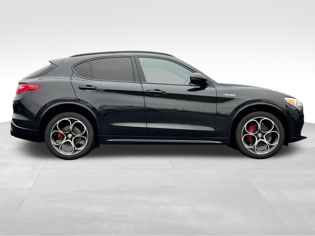 Used 2023 Alfa Romeo Stelvio Veloce AWD/4WD image 8