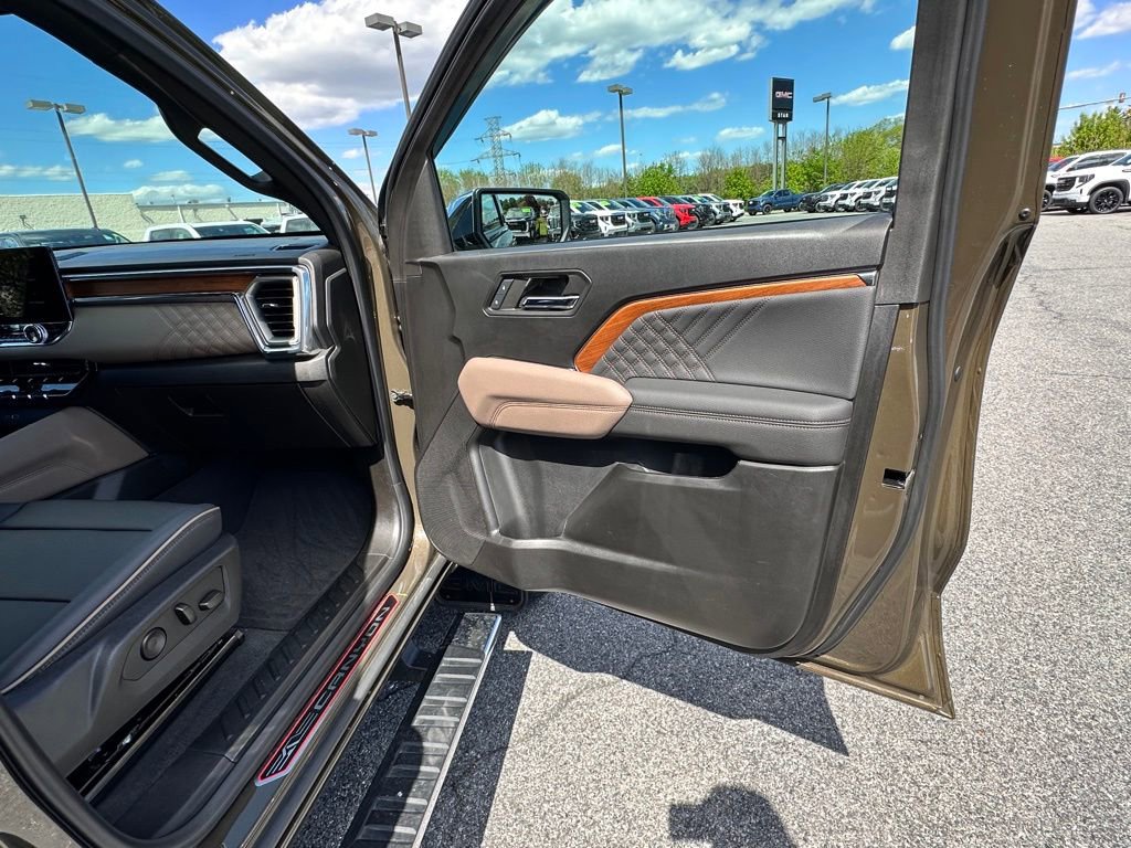 Used 2024 GMC Canyon Denali AWD/4WD image 15