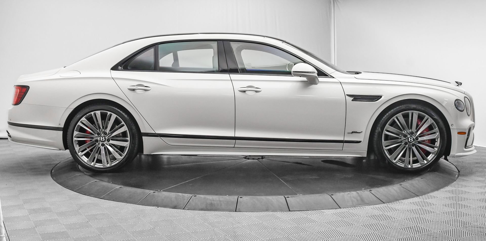 New 2025 Bentley Flying Spur Plug-In Hybrid image 5