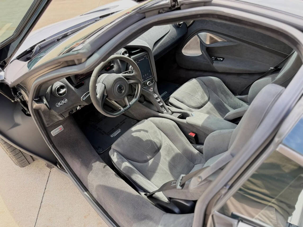 Used 2018 McLaren 720S RWD image 16