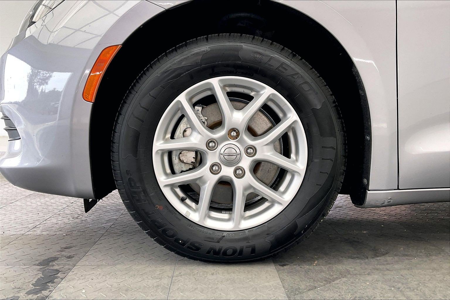Used 2020 Chrysler Voyager Lxi image 8