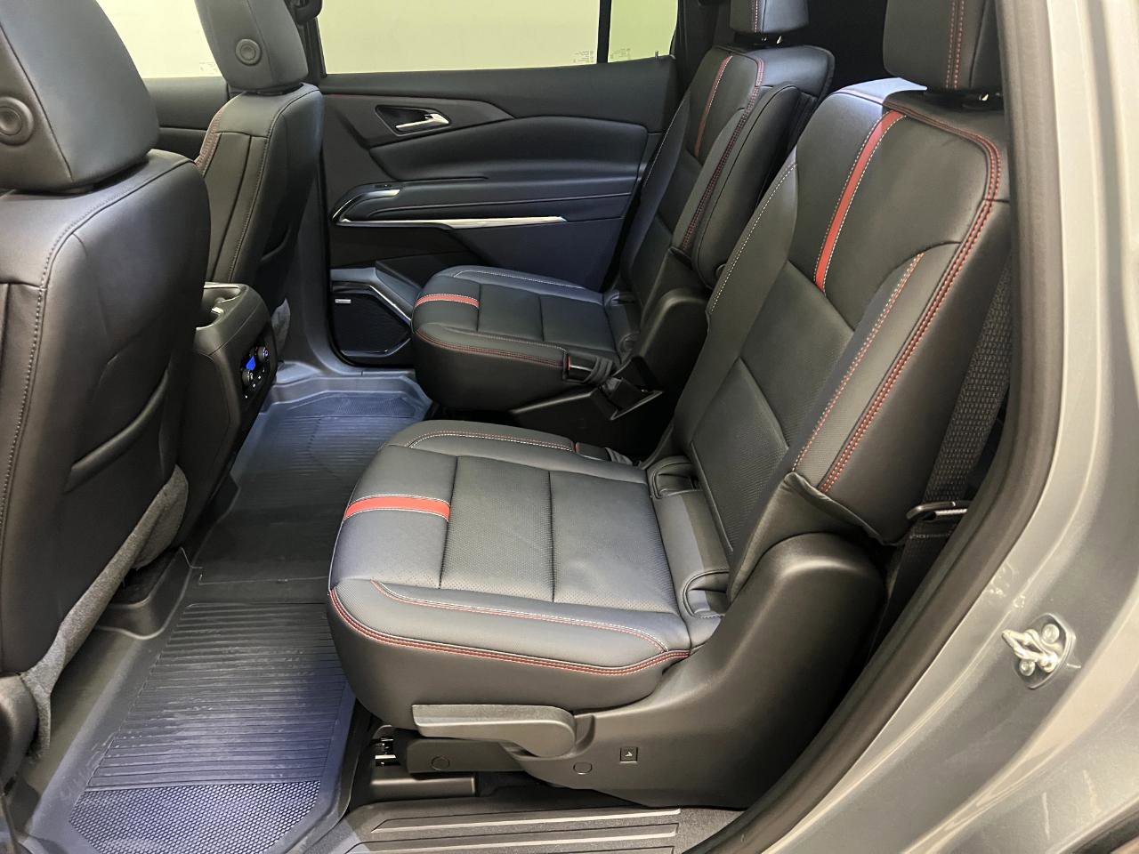 New 2026 Chevrolet Traverse RS w/ LPO, Floor Liner Package AWD/4WD image 28