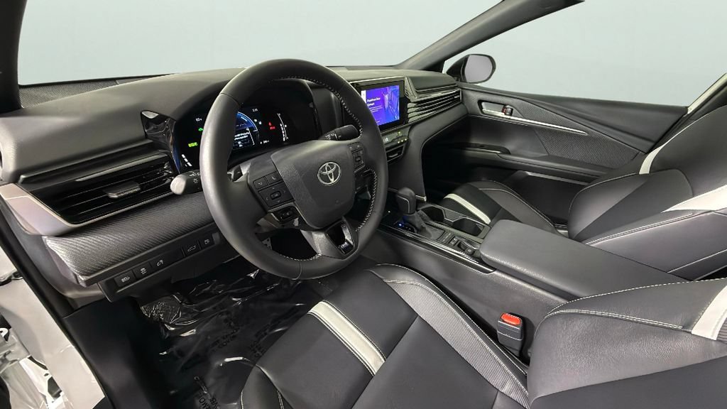 Used 2025 Toyota Camry SE w/ Convenience Package FWD image 18